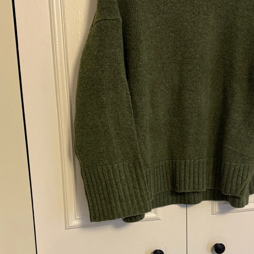Abercrombie & Fitch Forest Green Turtleneck Sweater - Picture 2 of 6